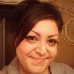 Meet your Posher, Elvia